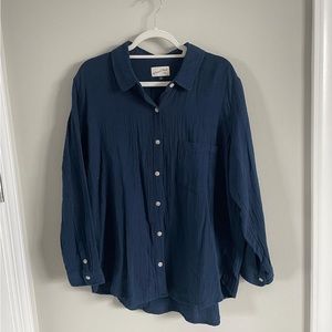 NWOT Universal Thread Button Down Top
